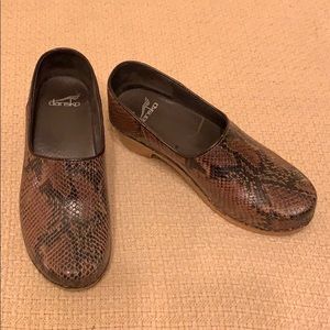 Dansko Like-New Snakeskin Clogs